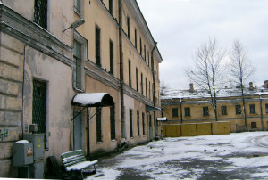 Двор тюремной больницы, в которой скончалась м.Мария. Фото автора